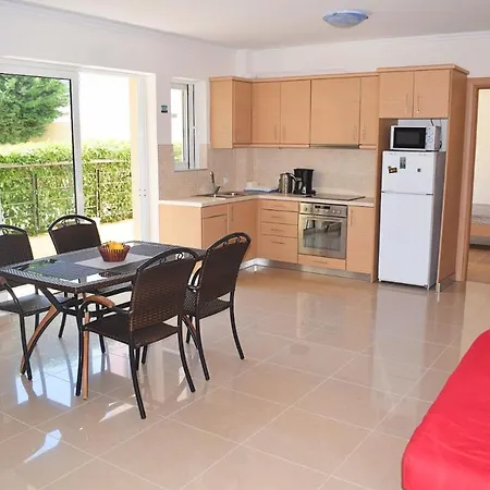 Pounentes Apartment *